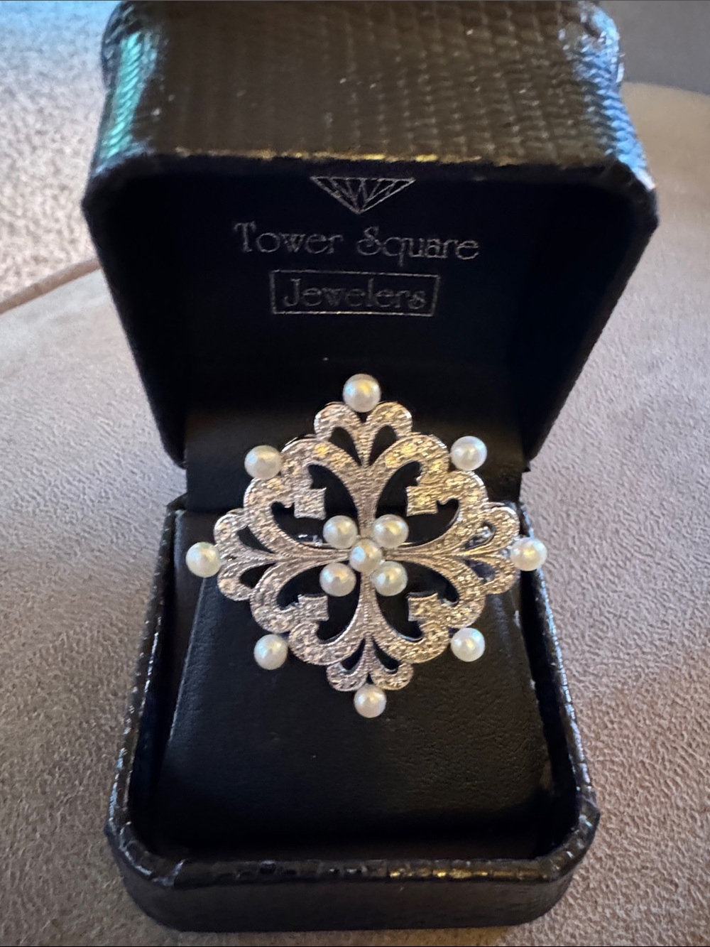 Pearl and diamond brooch. Like new